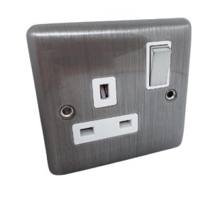 BRUSHED CHROME 1 GANG SWITCHED SOCKET B/CHROME WHITE - 06BCW